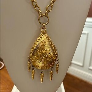Elegant Etruscan Style Gold Pendant Necklace